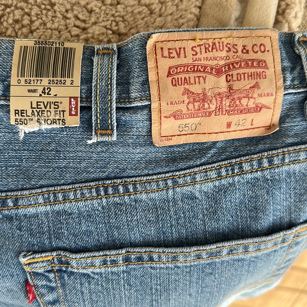 Levi’s Relaxed Fit 550 shorts NWT